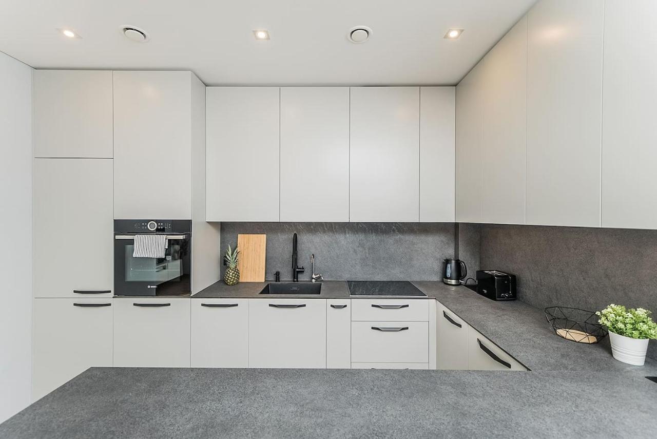 Lovely Apartment With Private Terrace By Urban Rent คอนัส ภายนอก รูปภาพ