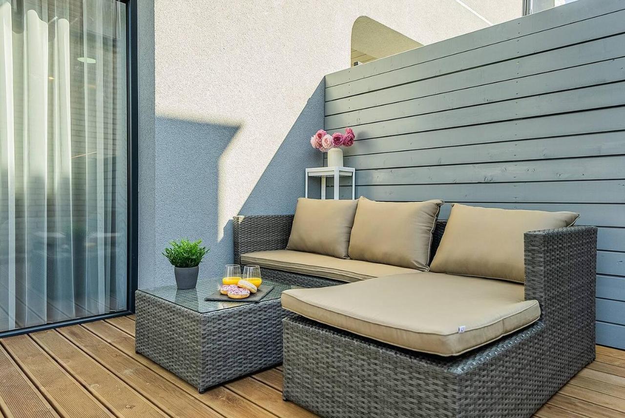 Lovely Apartment With Private Terrace By Urban Rent คอนัส ภายนอก รูปภาพ